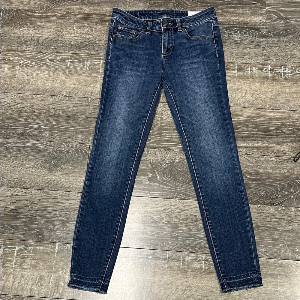 Vince Camuto Women’s Dark Skinny Jeans with raw hem size 26/2